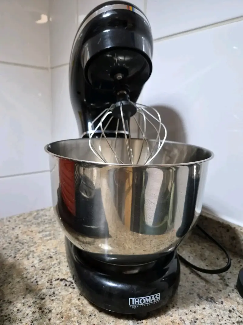 Batidora de pie Thomas con bowl de acero inoxidable