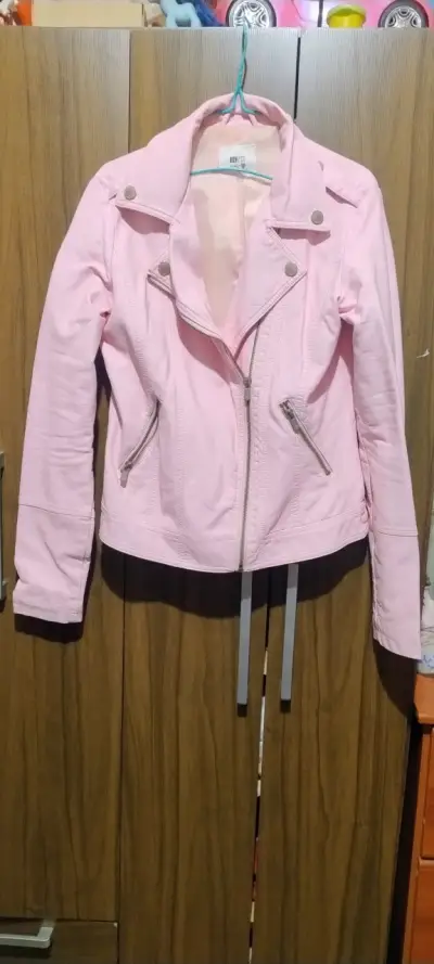 Chaqueta de cuero sintético rosa para mujer - miniatura 1
