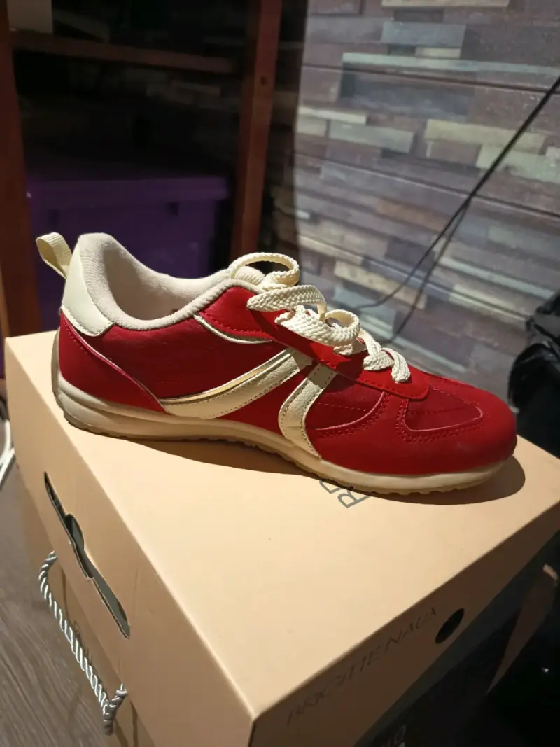 Zapatillas deportivas rojas para mujer - 1