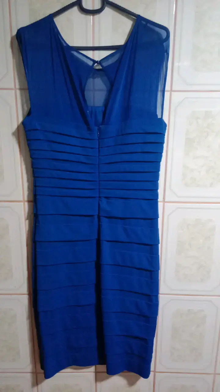 Vestido azul con detalles brillantes - 2
