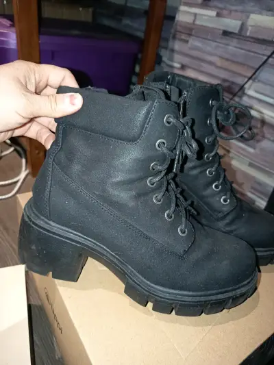 Botas negras de cuero con cierre lateral - miniatura 2