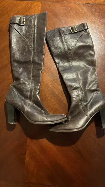 Botas de cuero marrón con tacón alto - miniatura 1