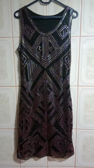 Vestido de fiesta con lentejuelas negro - miniatura 1