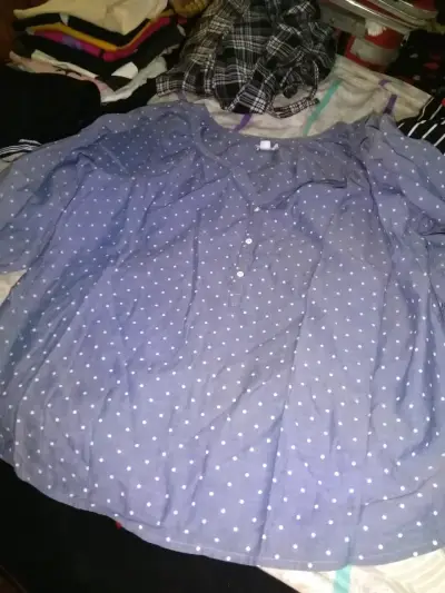 Lote de ropa variada para mujer en buen estado - miniatura 2