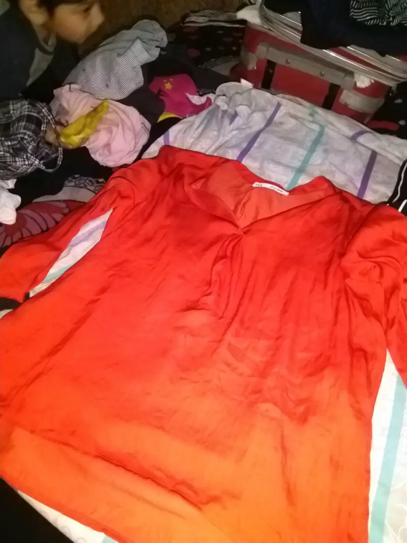 Lote de ropa variada para mujer en buen estado - 3