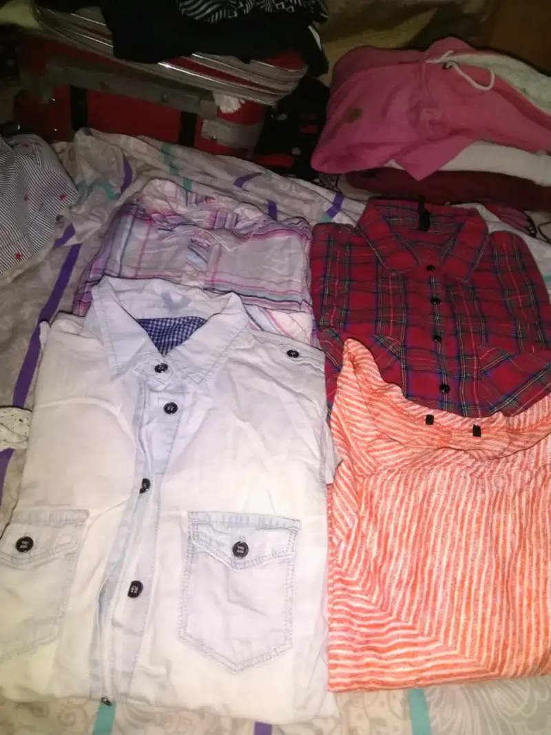 Lote de ropa variada para mujer en buen estado - 6