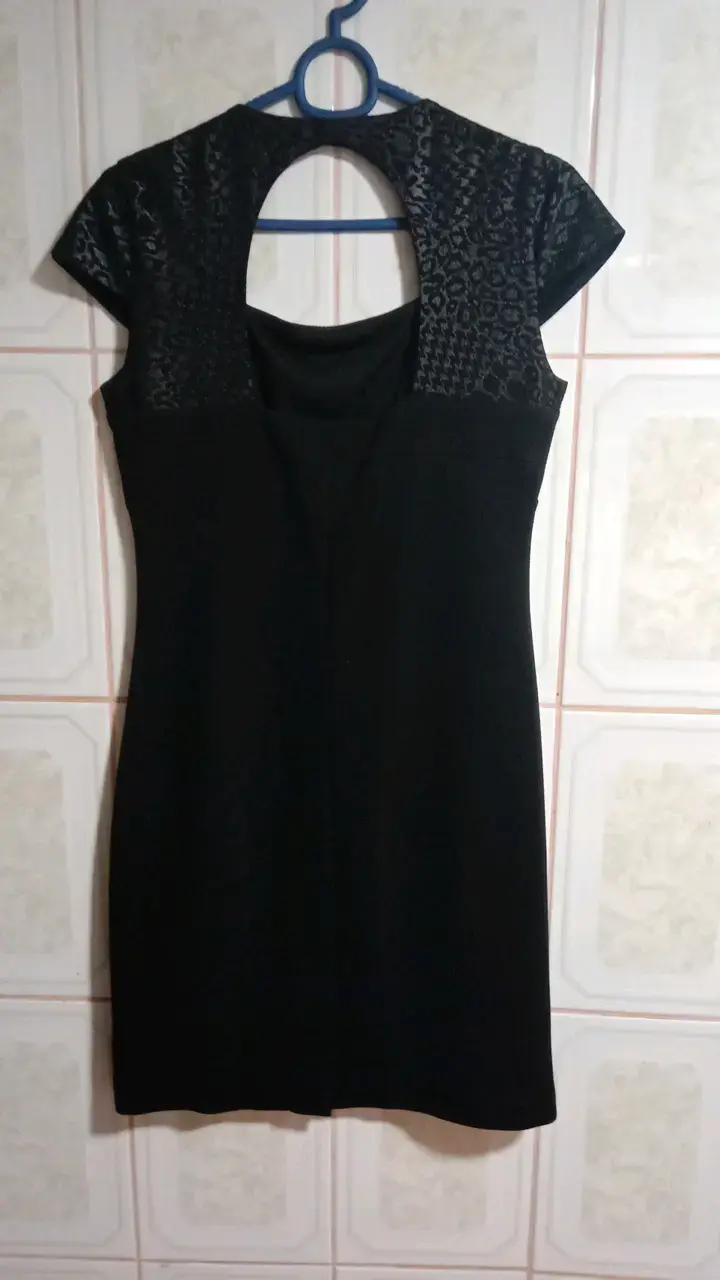 Vestido negro elegante con encaje - 2