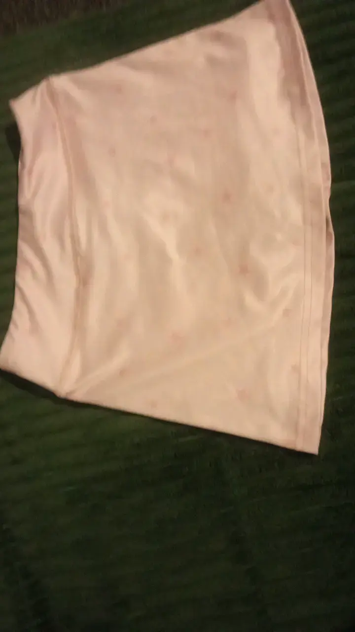 Falda corta beige para mujer