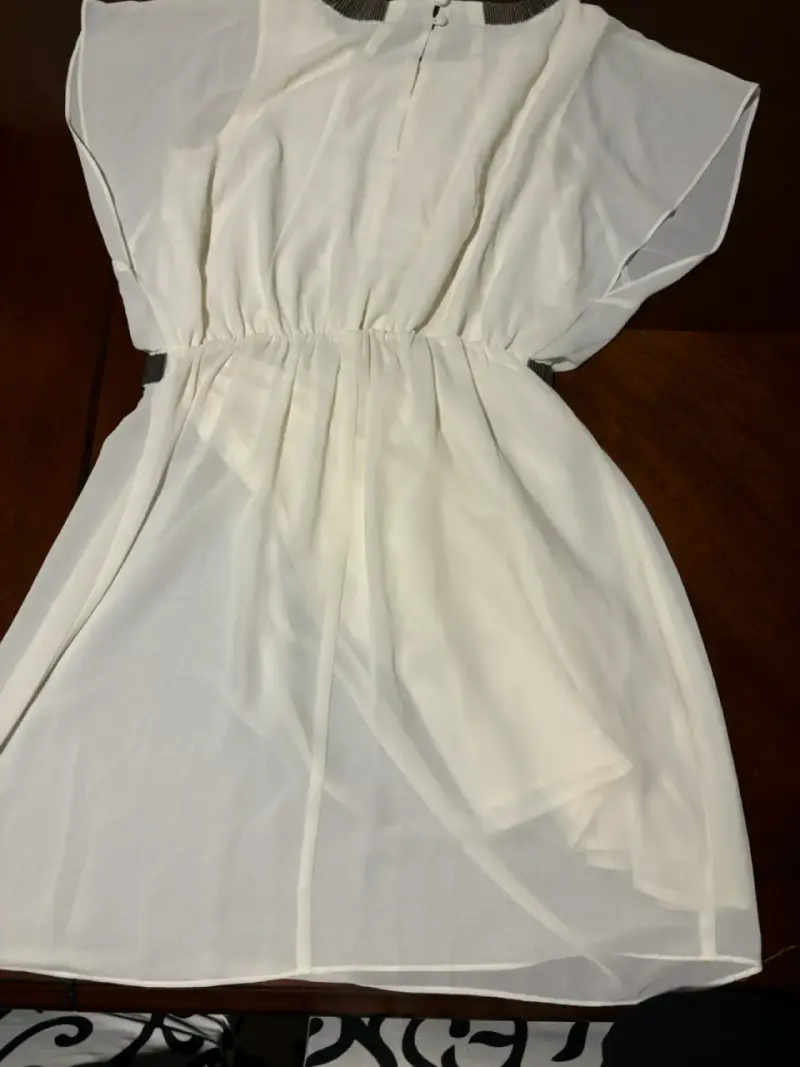 Vestido blanco elegante para mujer