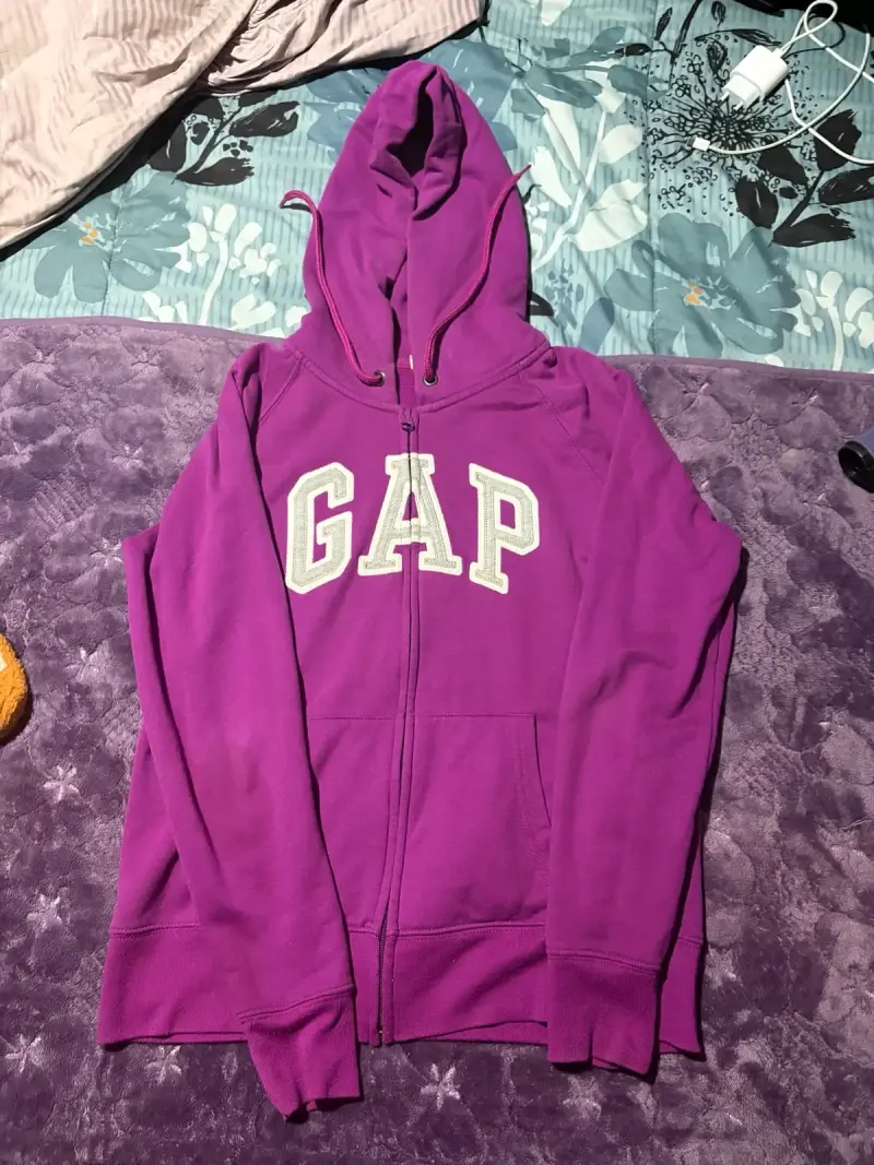Polerón morado con capucha GAP para mujer - 2