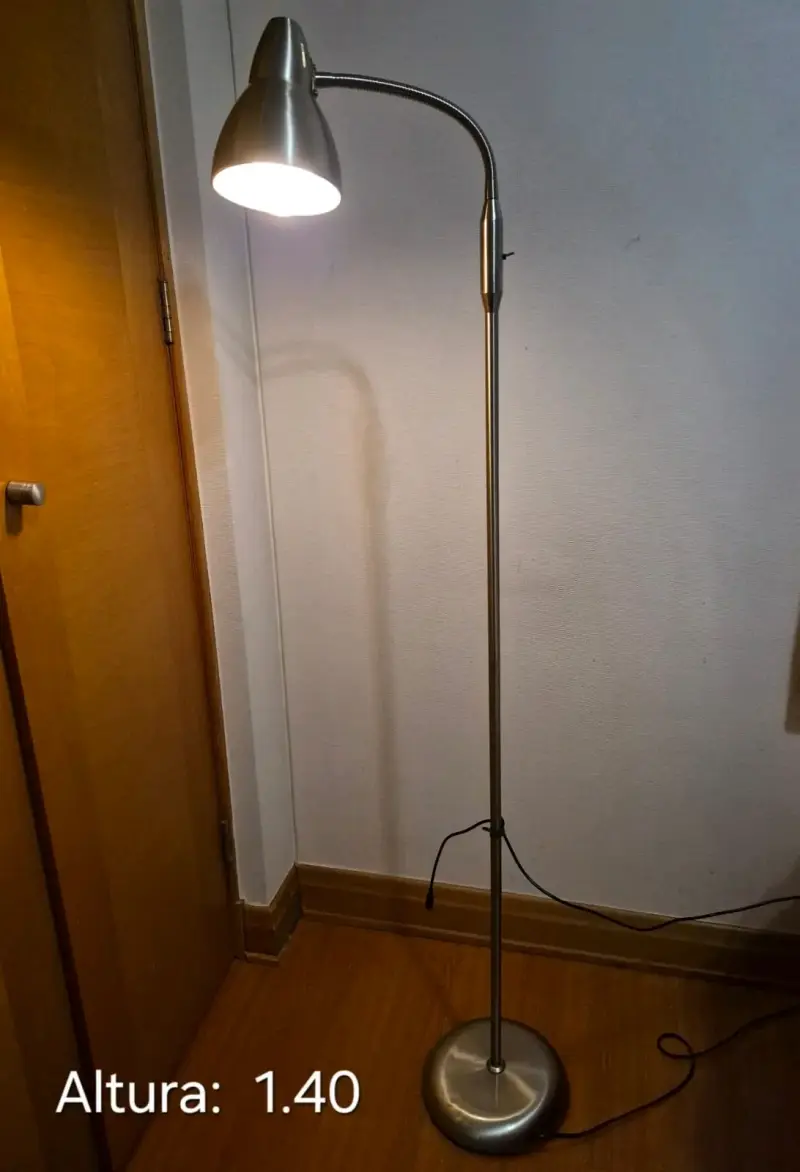 Lámpara de pie metálica ajustable 1.40m