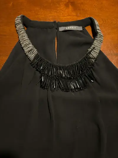 Vestido negro con detalles de cuentas Esprit - miniatura 1