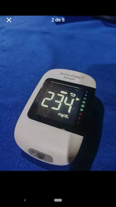 Glucómetro Accu-Chek Instant con Lanceta - miniatura 1