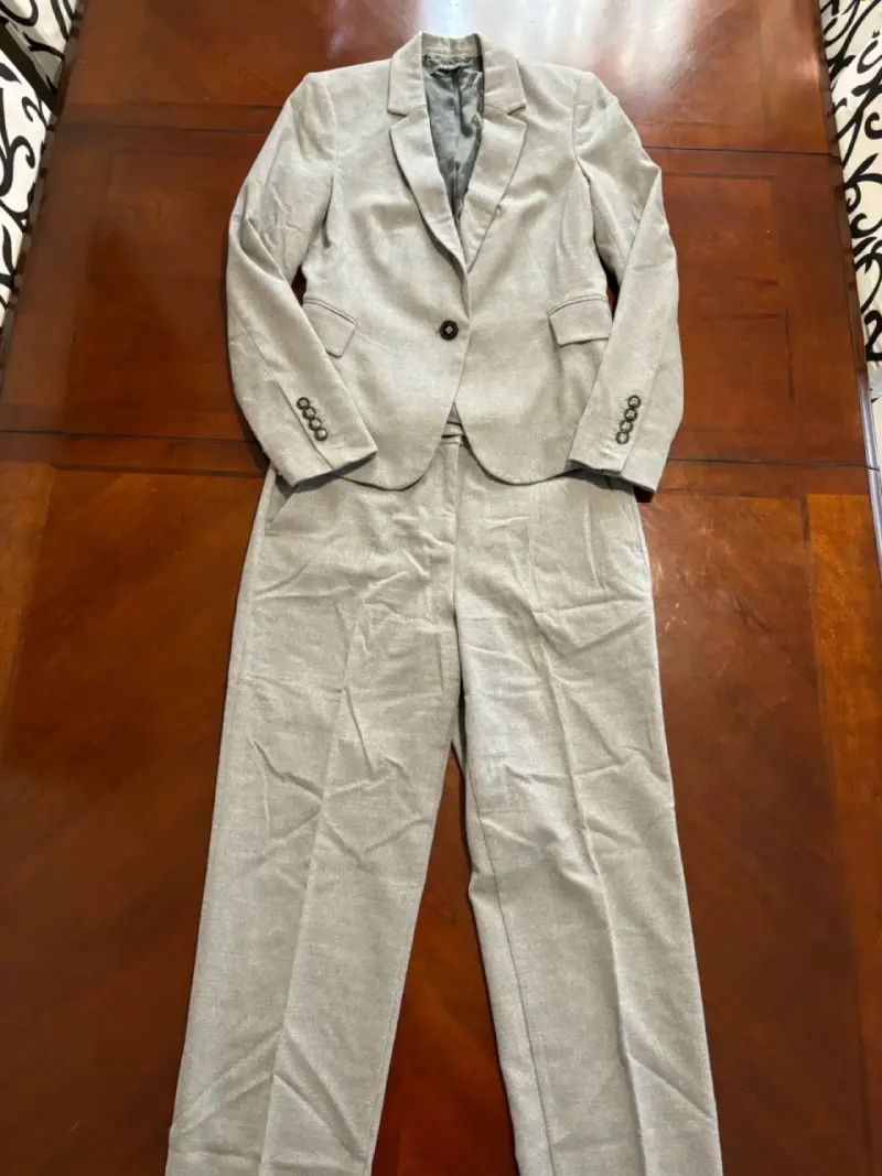 Traje formal gris para mujer en buen estado - 1