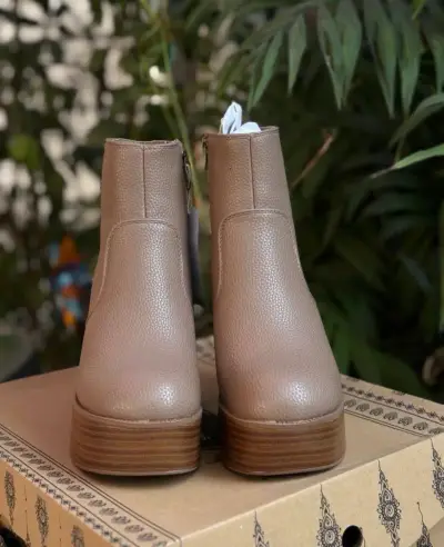 Botines de cuero beige con plataforma - miniatura 3