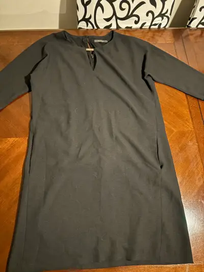 Vestido negro elegante para mujer - miniatura 1