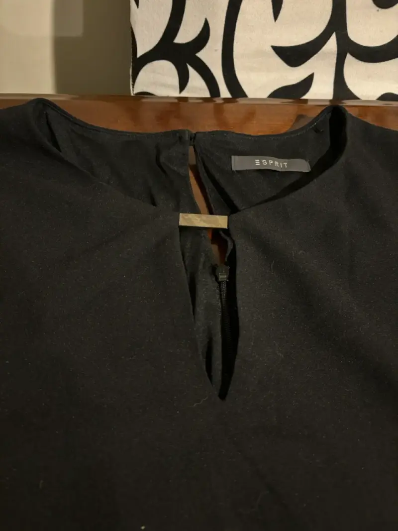 Vestido negro elegante para mujer - 2