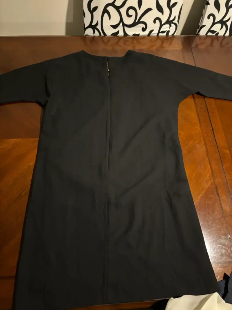 Vestido negro elegante para mujer - 3