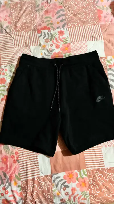 Shorts deportivos negros Nike para hombre - miniatura 1