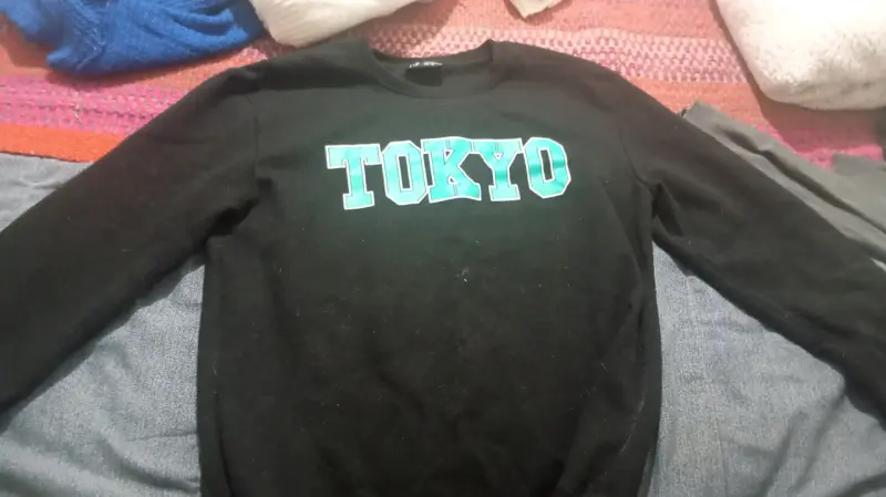 Polerón negro con estampado Tokyo - 1