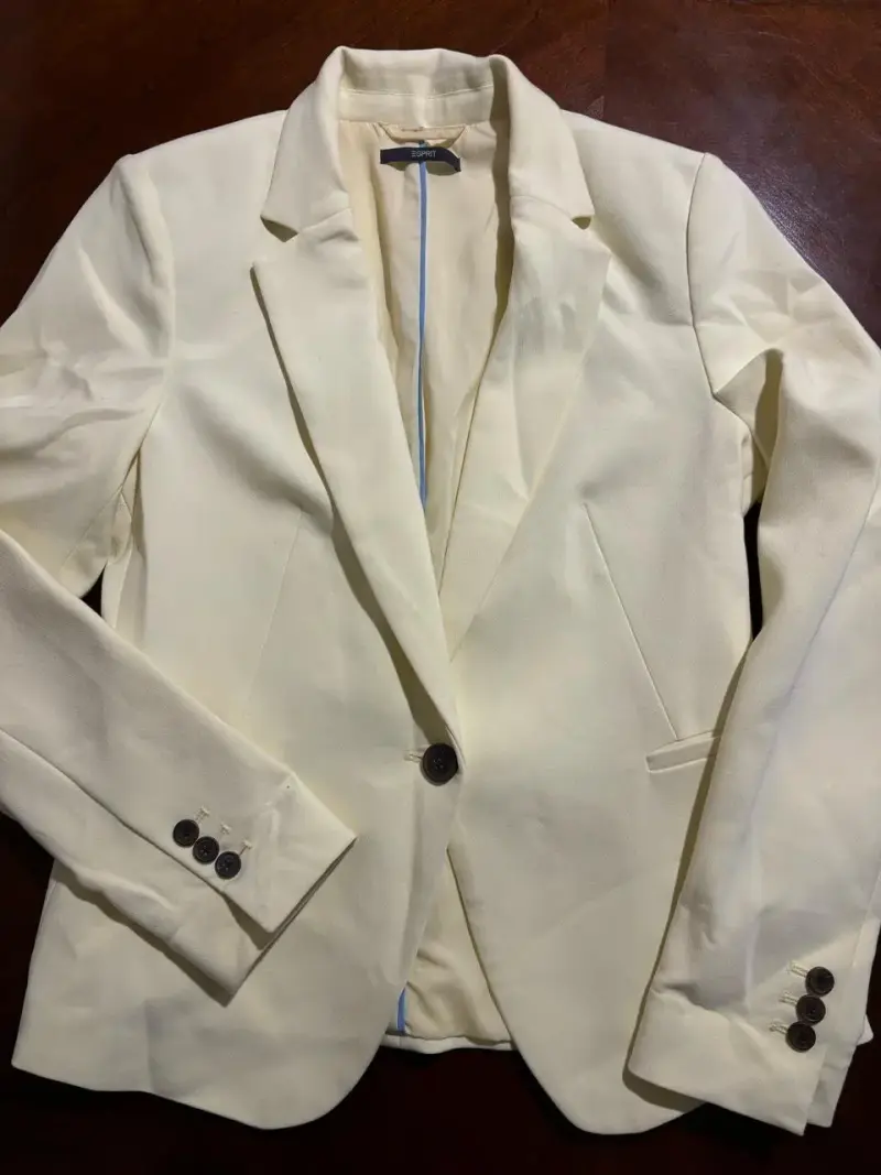 Blazer blanco elegante para mujer