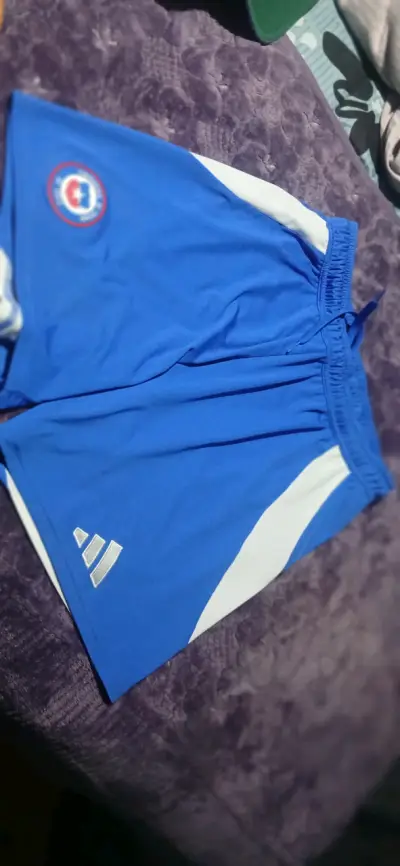 Shorts deportivos azules Adidas con logo - miniatura 1