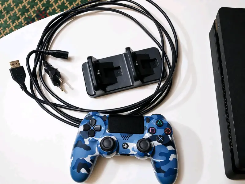 PlayStation 4 Slim con 8 juegos y control original - 2