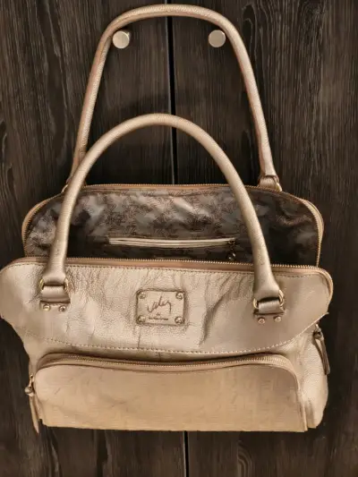 Bolso de mano dorado VÉLEZ 💯% cuero - miniatura 3