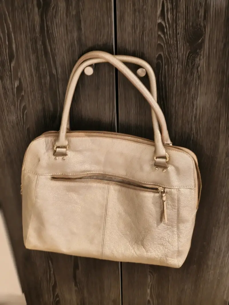 Bolso de mano dorado VÉLEZ 💯% cuero - 4