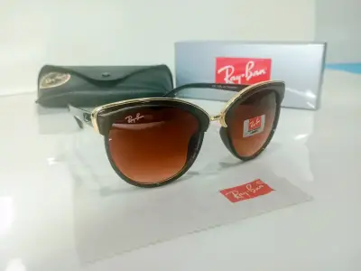 Gafas de sol Ray-Ban con montura dorada y negra - miniatura 2
