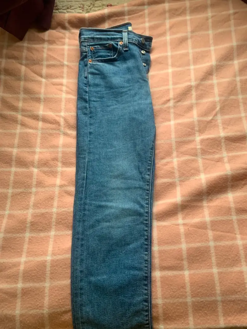 Jeans clásicos de mezclilla azul para mujer - 1