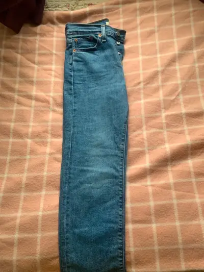 Jeans clásicos de mezclilla azul para mujer - miniatura 1