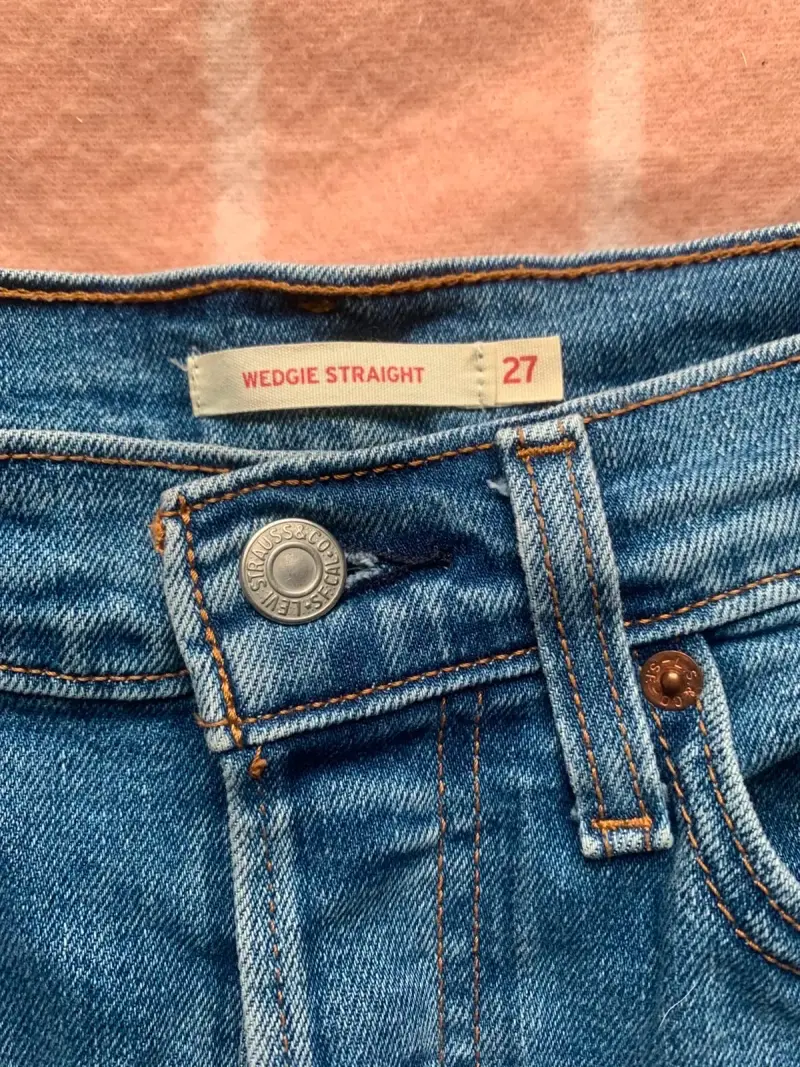 Jeans clásicos de mezclilla azul para mujer - 4