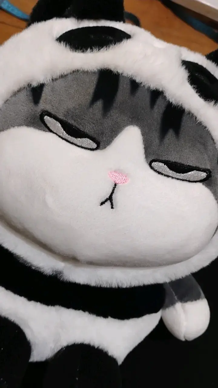 Peluche de gato panda suave y adorable - 1