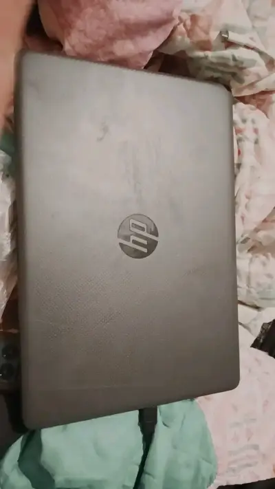 Laptop HP Intel Celeron N4000 8GB RAM 230GB - miniatura 3