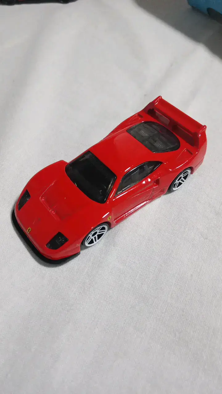 Auto de juguete Ferrari deportivo rojo