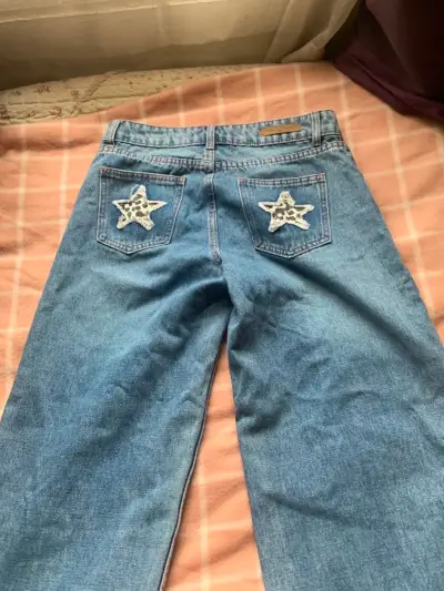 Jeans anchos de mezclilla azul para mujer - miniatura 3
