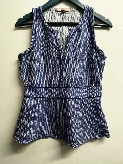 Blusa sin mangas Banana Republic azul con puntos - miniatura 1