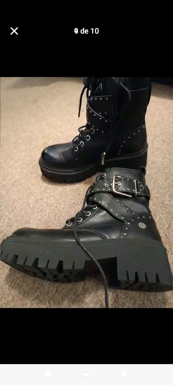 Botas negras de cuero con plataforma y tachas