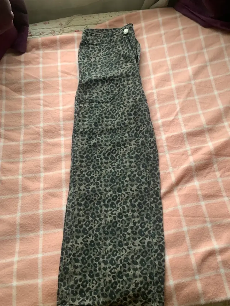 Pantalones de mujer con estampado animal print - 2