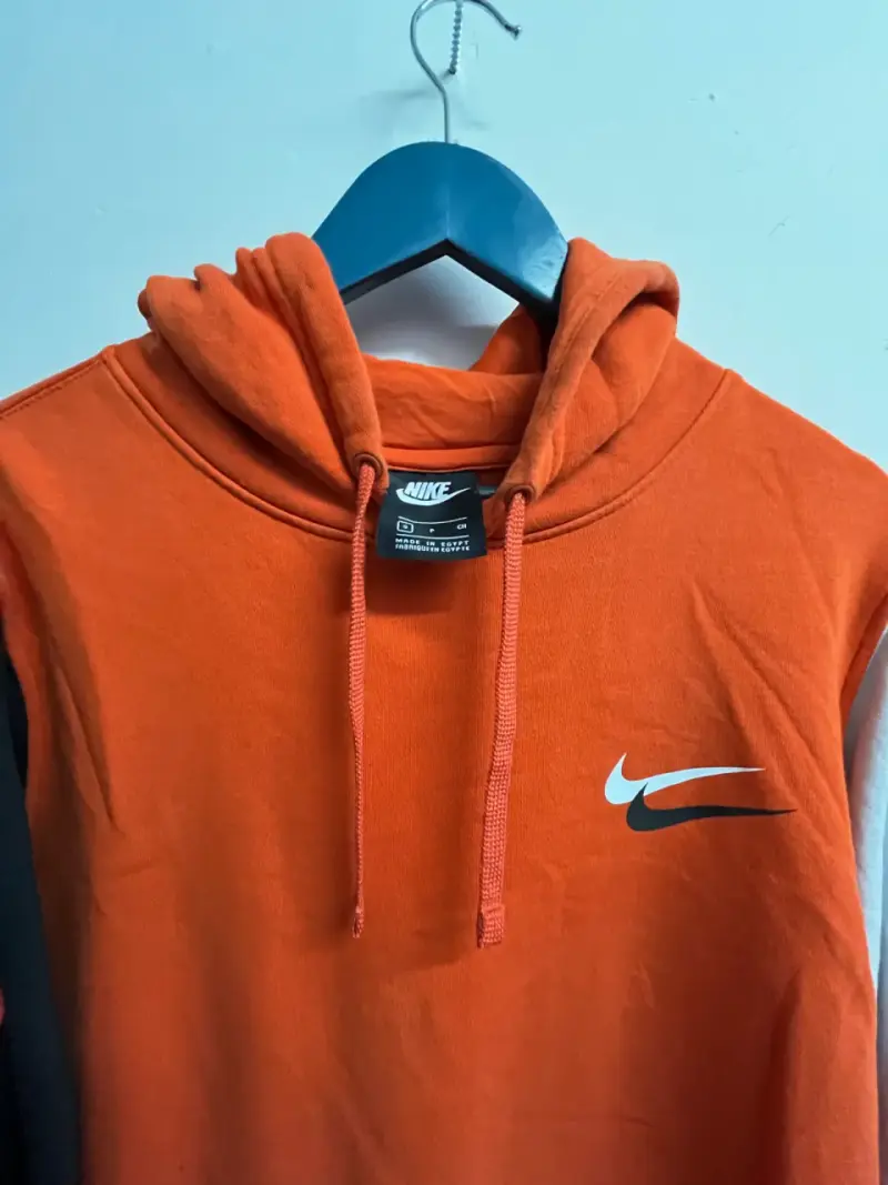 Polerón con capucha Nike naranja y negro - 2