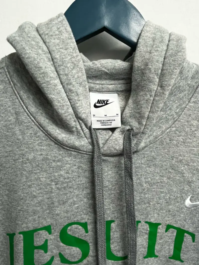 Polerón Nike gris con capucha Jesuit Crusaders - 2