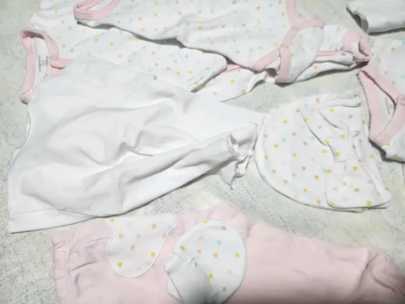 Set de ropa de bebé recién nacido en tonos pastel - 3