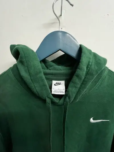 Polerón con capucha verde Nike para hombre - miniatura 2