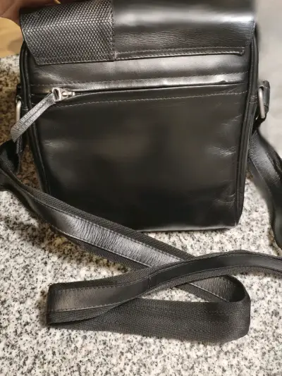 Bolso Manos Libres / Bandolera VÉLEZ (100% Cuero) - miniatura 4