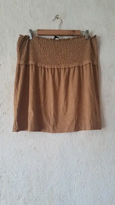 Falda corta color marrón con cintura elástica - miniatura 1