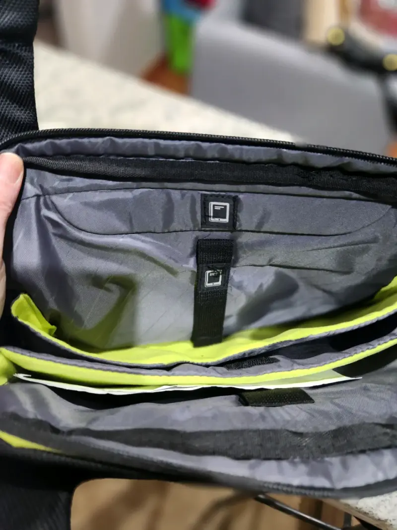 Bolso para laptop Kensington negro con compartimentos - 3
