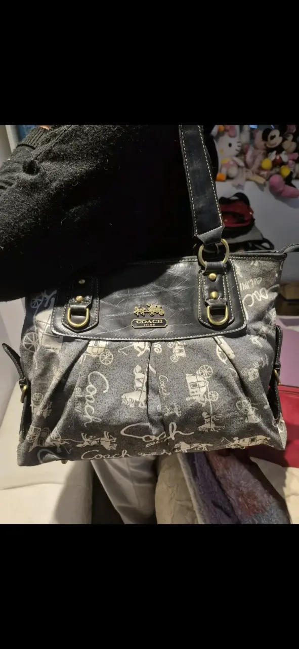 Bolso de mano Coach negro con diseño clásico - 2