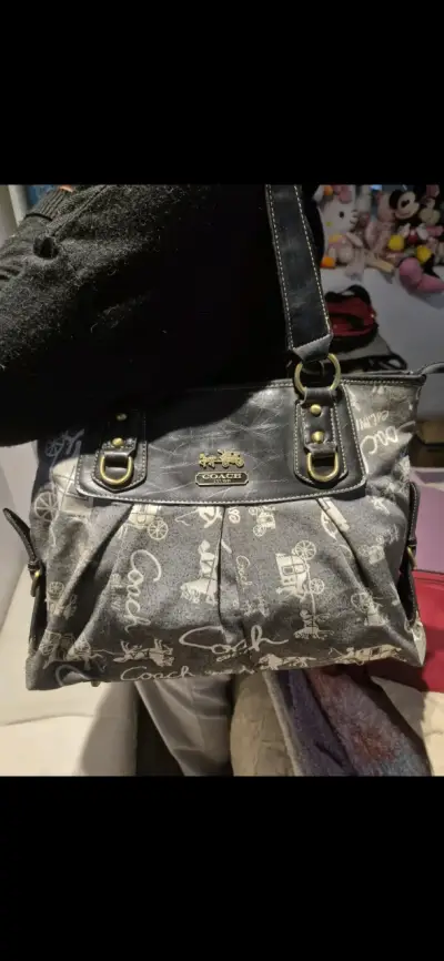 Bolso de mano Coach negro con diseño clásico - miniatura 2