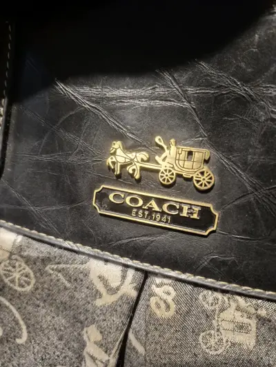Bolso de mano Coach negro con diseño clásico - miniatura 4